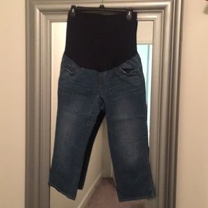 Liz Lange maternity capris size 8